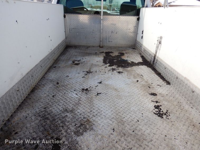 image for item AF9331 2002 Chevrolet Silverado 2500HD  utility bed pickup truck