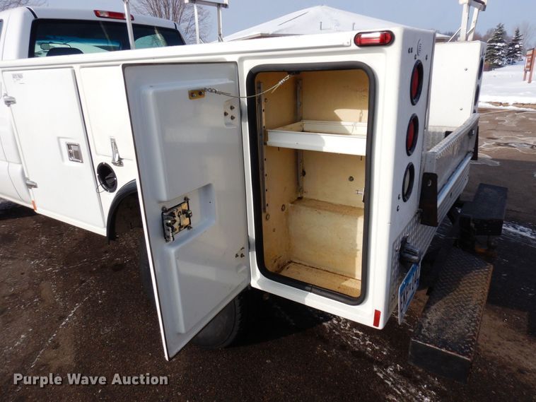 image for item AF9331 2002 Chevrolet Silverado 2500HD  utility bed pickup truck