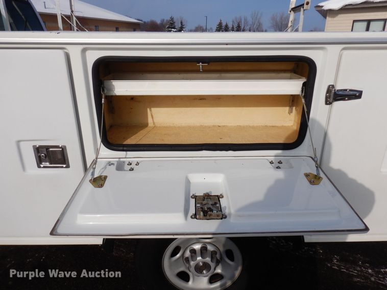 image for item AF9331 2002 Chevrolet Silverado 2500HD  utility bed pickup truck