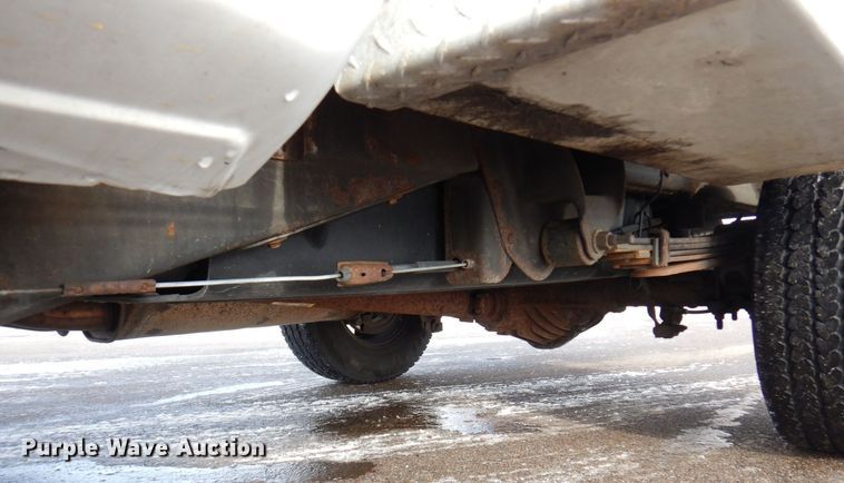 image for item AF9331 2002 Chevrolet Silverado 2500HD  utility bed pickup truck