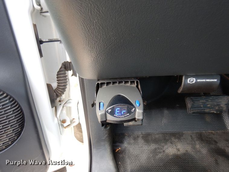 image for item AF9331 2002 Chevrolet Silverado 2500HD  utility bed pickup truck