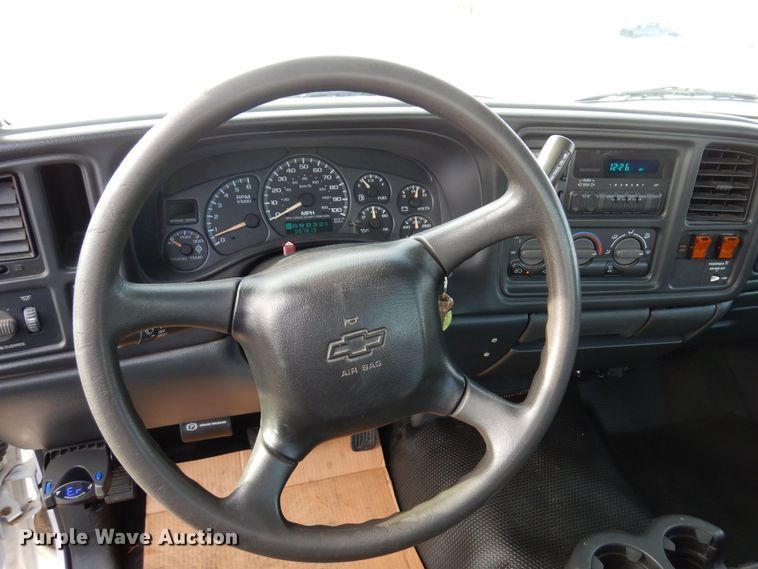 image for item AF9331 2002 Chevrolet Silverado 2500HD  utility bed pickup truck