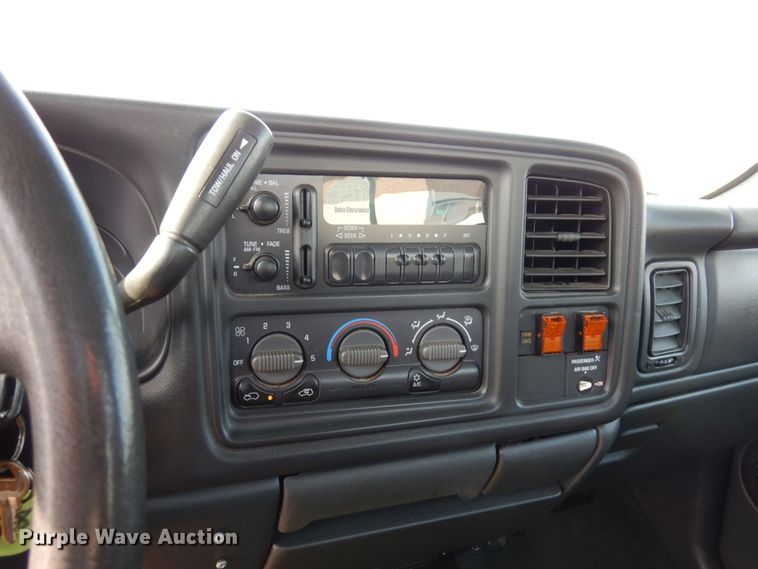 image for item AF9331 2002 Chevrolet Silverado 2500HD  utility bed pickup truck