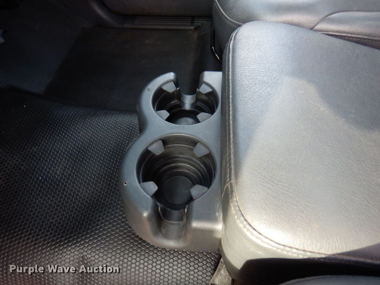 image for item AF9331 2002 Chevrolet Silverado 2500HD  utility bed pickup truck