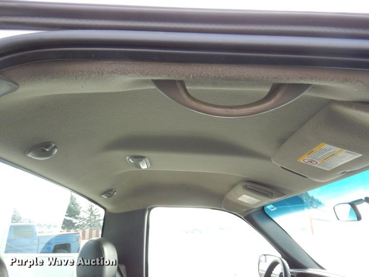 image for item AF9331 2002 Chevrolet Silverado 2500HD  utility bed pickup truck