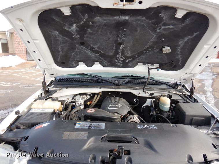 image for item AF9331 2002 Chevrolet Silverado 2500HD  utility bed pickup truck