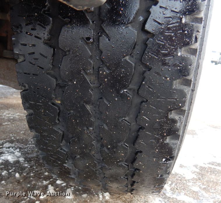 image for item AF9331 2002 Chevrolet Silverado 2500HD  utility bed pickup truck