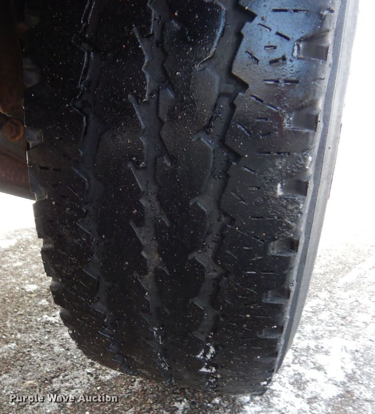 image for item AF9331 2002 Chevrolet Silverado 2500HD  utility bed pickup truck