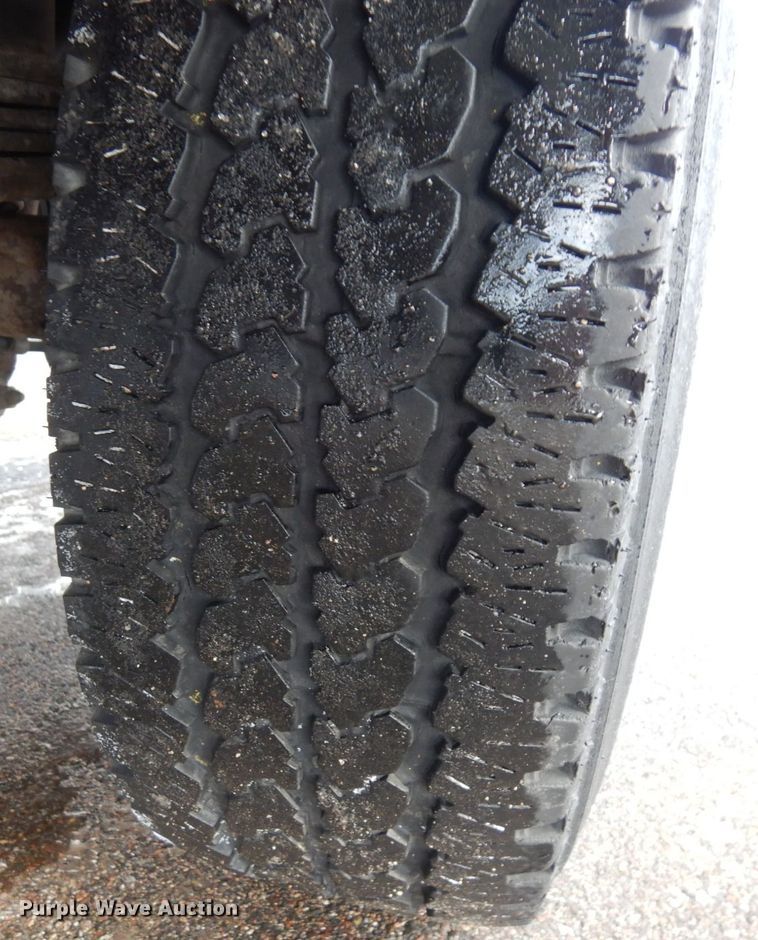 image for item AF9331 2002 Chevrolet Silverado 2500HD  utility bed pickup truck