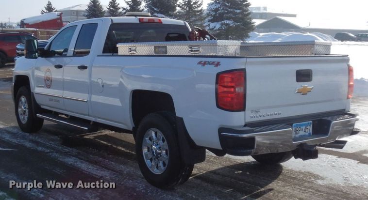 image for item AF9332 2015 Chevrolet Silverado 2500HD  Double Cab pickup truck