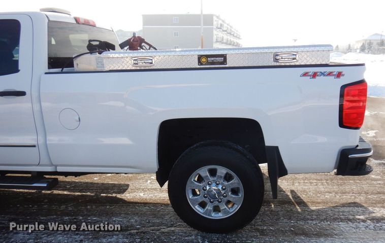 image for item AF9332 2015 Chevrolet Silverado 2500HD  Double Cab pickup truck