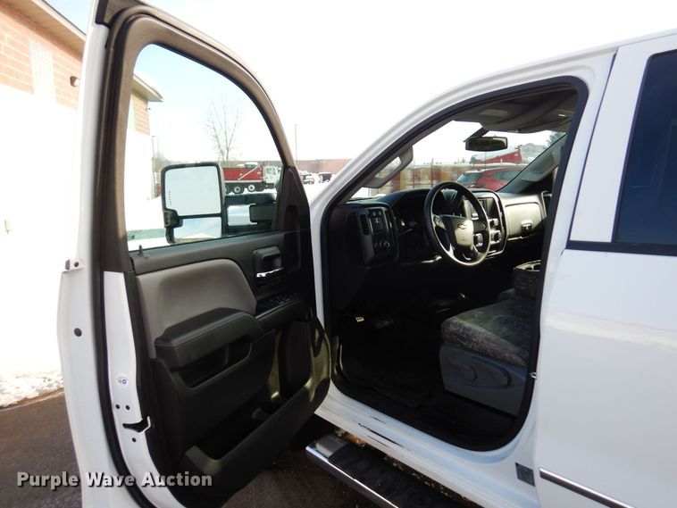 image for item AF9332 2015 Chevrolet Silverado 2500HD  Double Cab pickup truck