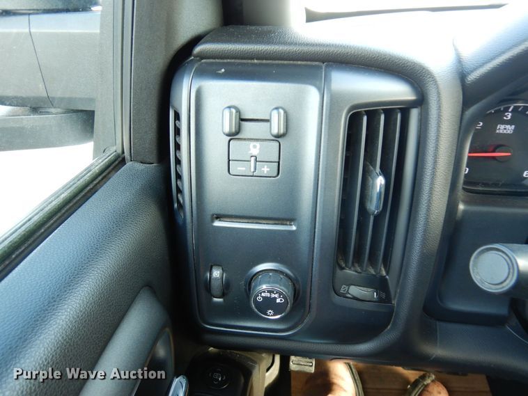 image for item AF9332 2015 Chevrolet Silverado 2500HD  Double Cab pickup truck