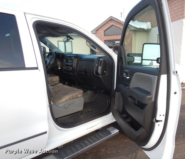 image for item AF9332 2015 Chevrolet Silverado 2500HD  Double Cab pickup truck