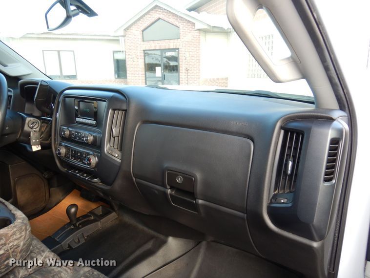 image for item AF9332 2015 Chevrolet Silverado 2500HD  Double Cab pickup truck