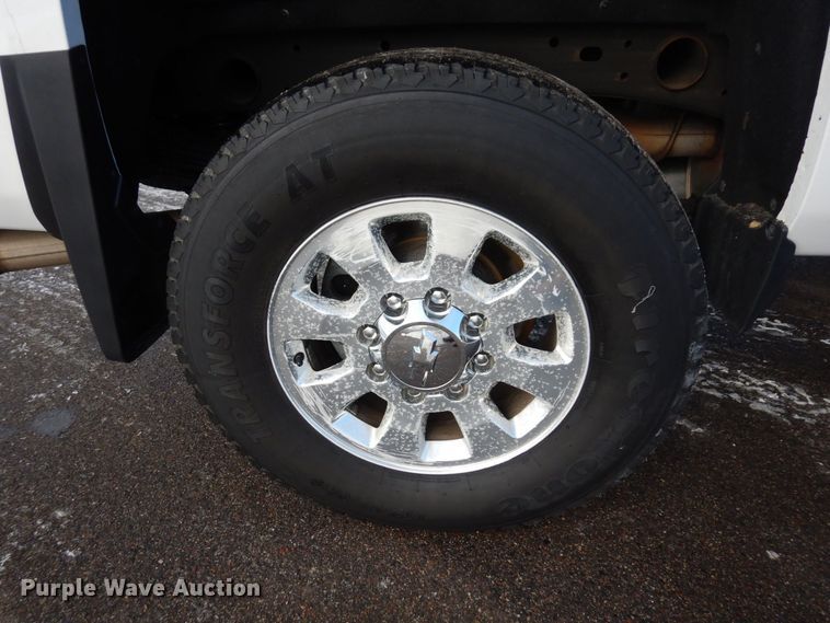 image for item AF9332 2015 Chevrolet Silverado 2500HD  Double Cab pickup truck