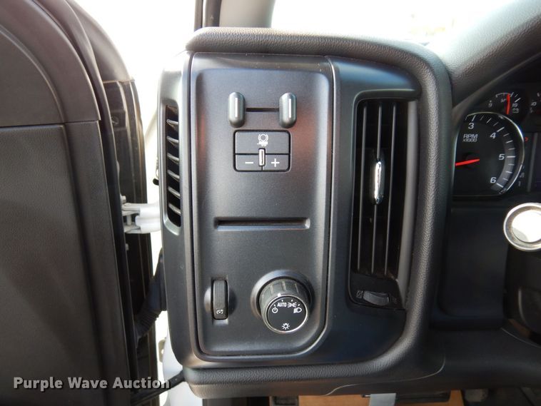 image for item AF9333 2015 Chevrolet Silverado 2500HD  Double Cab pickup truck