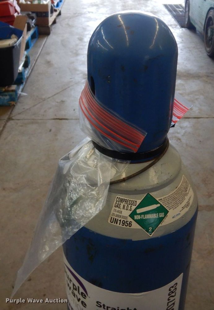 image for item DQ7283 Argon CO2 tank