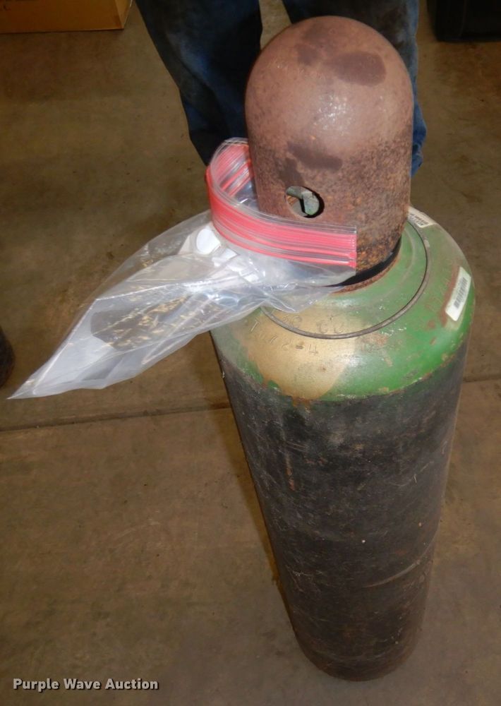 image for item DQ7284 Acetylene tank