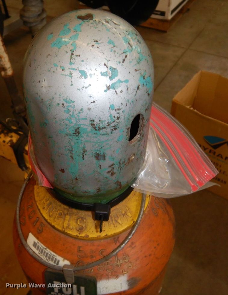 image for item DQ7286 Oxygen tank