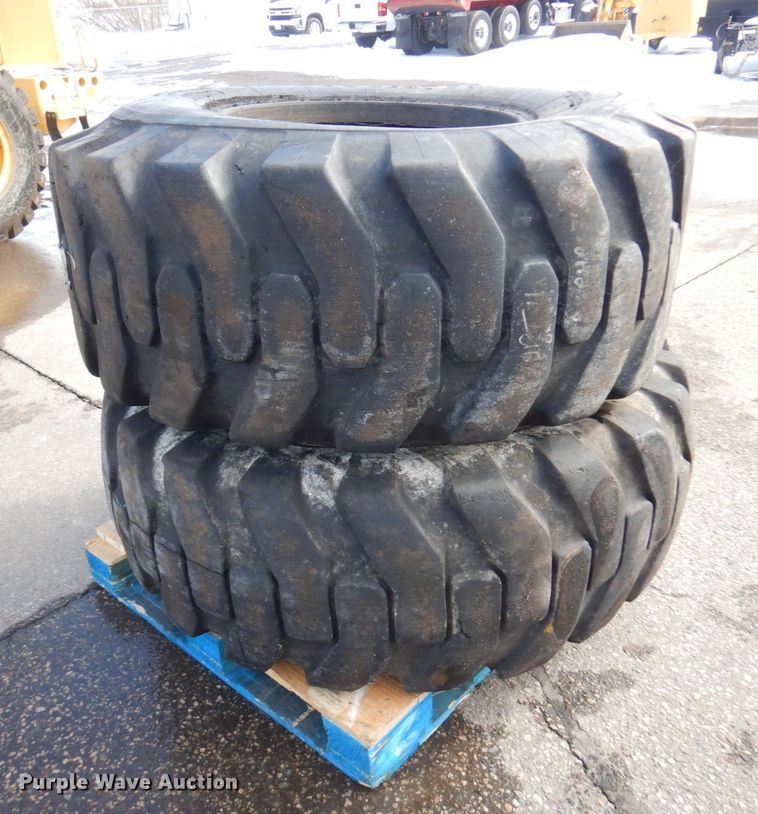 image for item DQ7295 (2) Ceat 20.5-25 tires