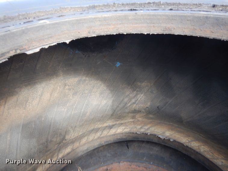 image for item DQ7295 (2) Ceat 20.5-25 tires