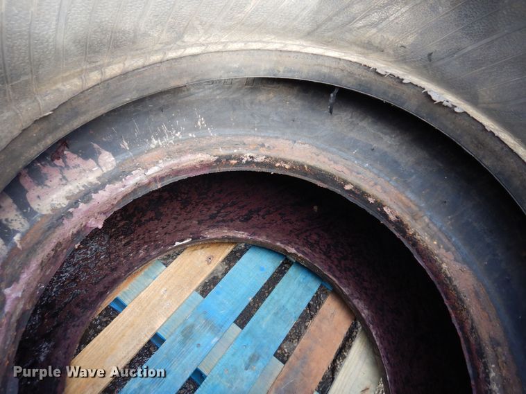 image for item DQ7295 (2) Ceat 20.5-25 tires