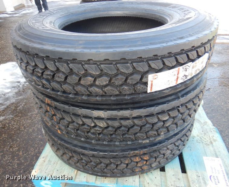 image for item DQ7307 (3) 11R24.5 retreaded tires