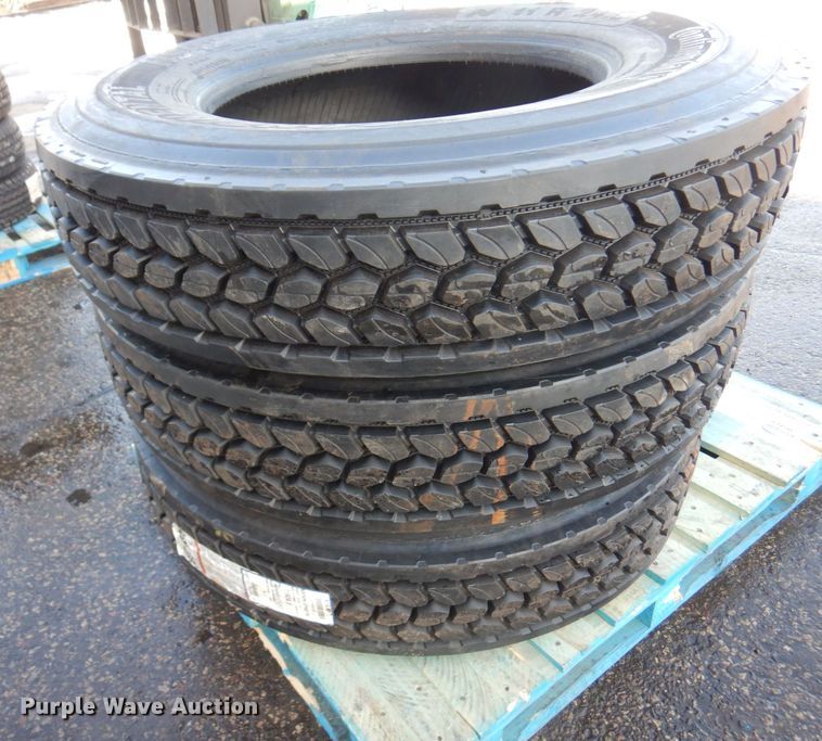 image for item DQ7307 (3) 11R24.5 retreaded tires