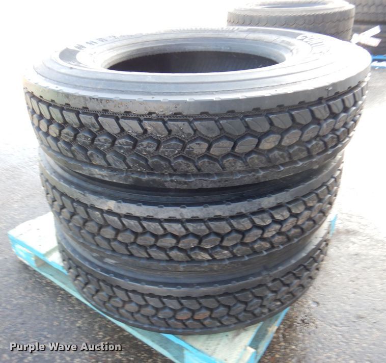 image for item DQ7307 (3) 11R24.5 retreaded tires
