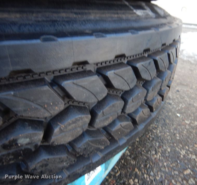 image for item DQ7307 (3) 11R24.5 retreaded tires