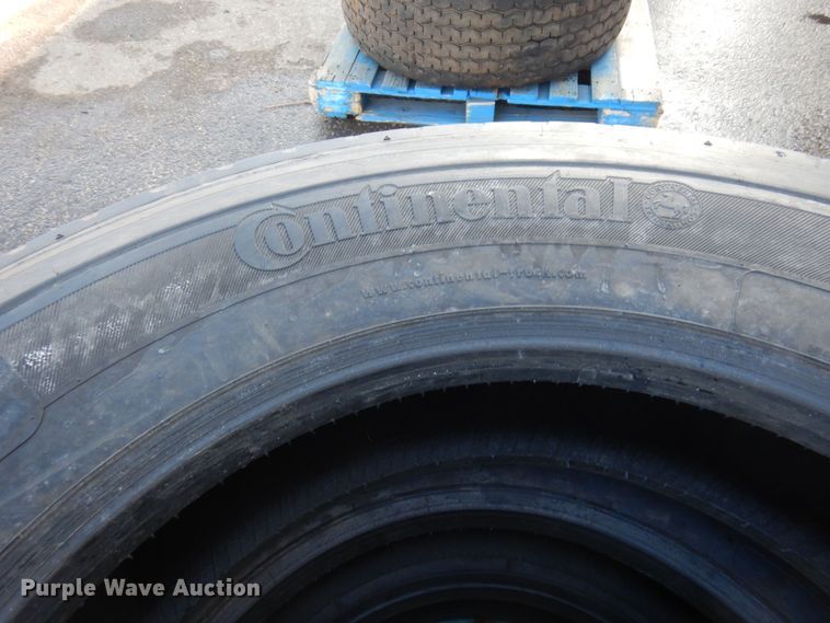 image for item DQ7307 (3) 11R24.5 retreaded tires