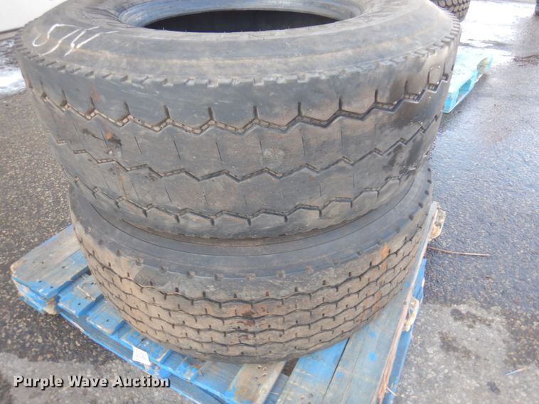 image for item DQ7308 (2) 385/65R22.5 tires