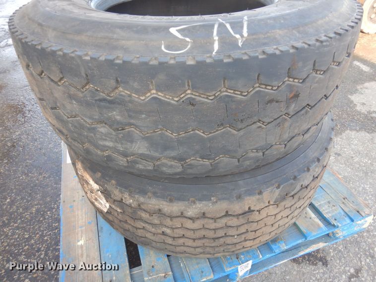 image for item DQ7308 (2) 385/65R22.5 tires