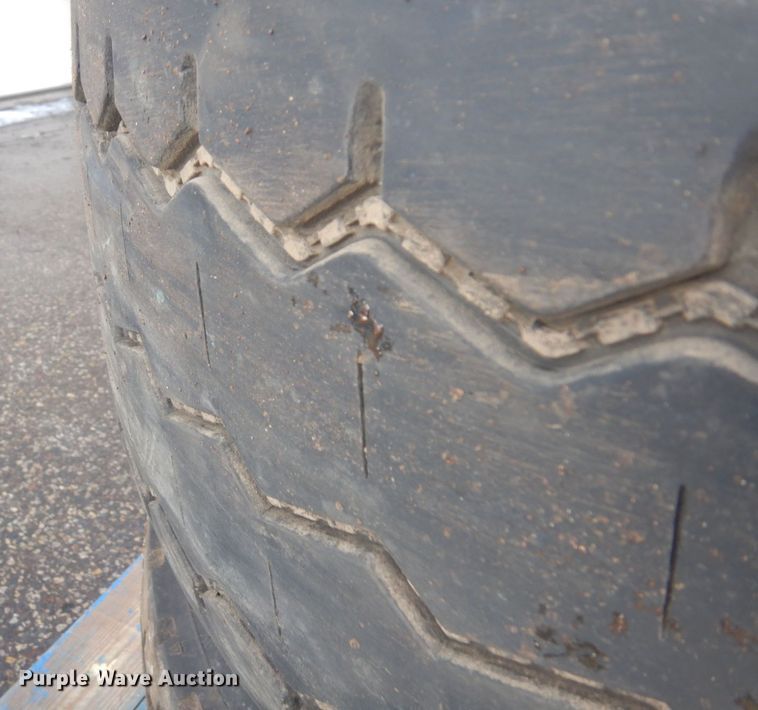 image for item DQ7308 (2) 385/65R22.5 tires