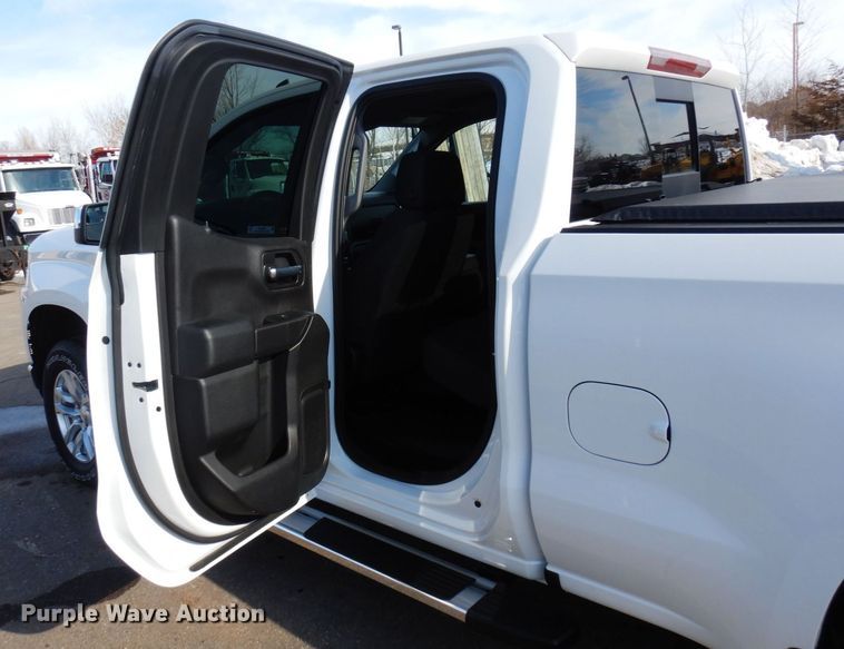 image for item KU9730 2020 Chevrolet Silverado 1500 LT  Double Cab pickup truck