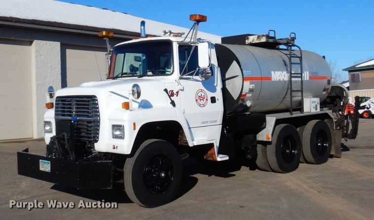 image for item KU9731 1997 Ford LNT8000  oil distributor truck