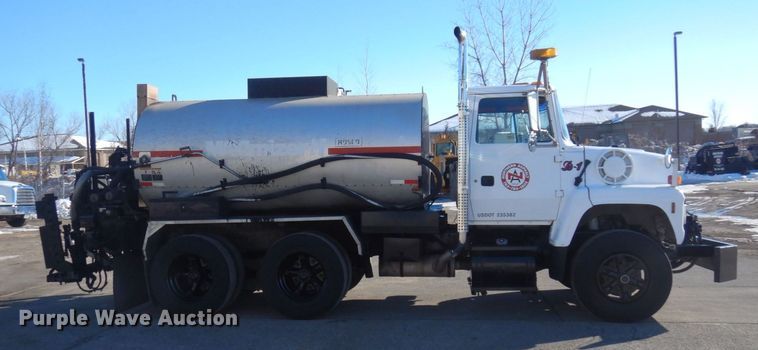 image for item KU9731 1997 Ford LNT8000  oil distributor truck