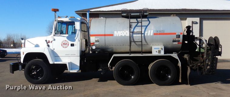 image for item KU9731 1997 Ford LNT8000  oil distributor truck