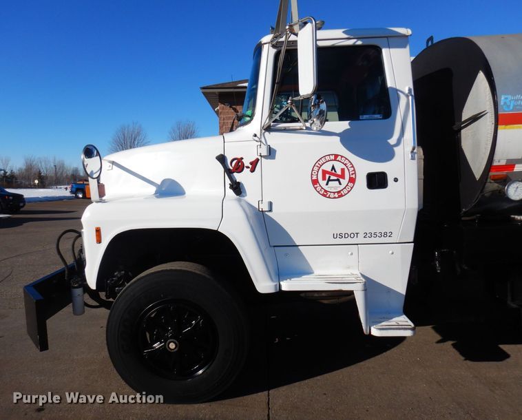 image for item KU9731 1997 Ford LNT8000  oil distributor truck