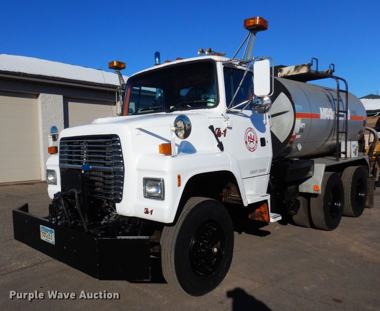 image for item KU9731 1997 Ford LNT8000  oil distributor truck