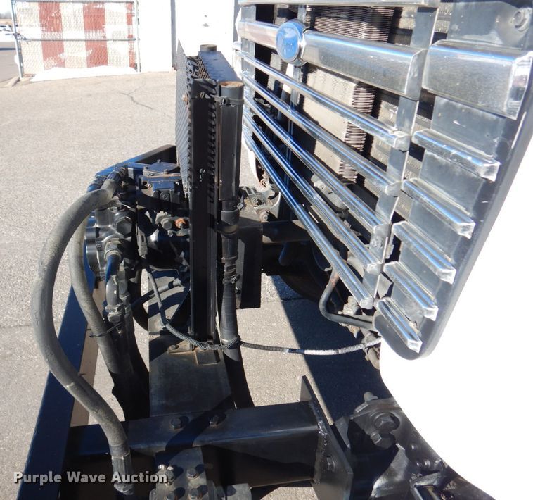 image for item KU9731 1997 Ford LNT8000  oil distributor truck