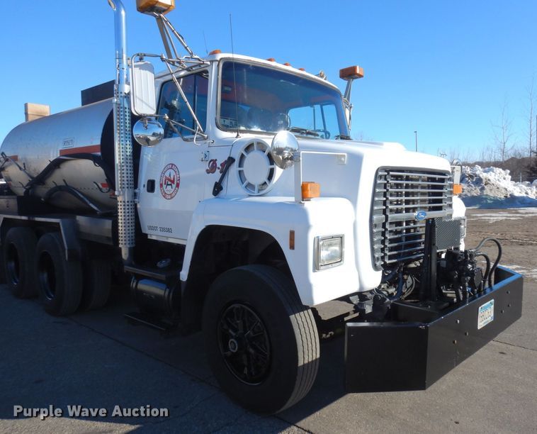 image for item KU9731 1997 Ford LNT8000  oil distributor truck