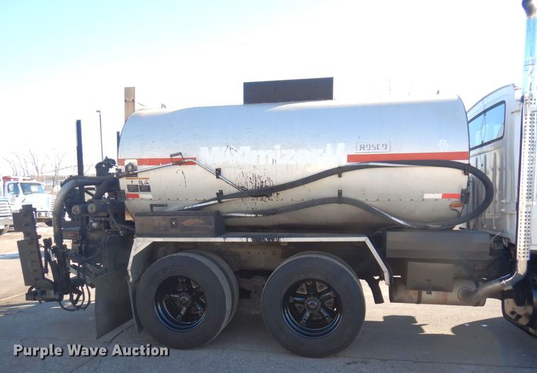 image for item KU9731 1997 Ford LNT8000  oil distributor truck