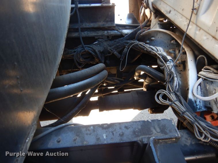 image for item KU9731 1997 Ford LNT8000  oil distributor truck