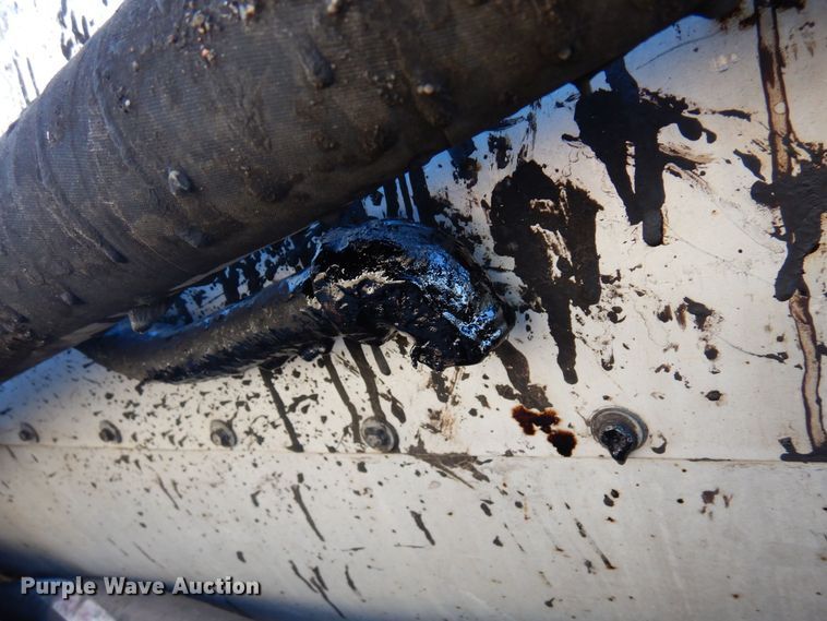 image for item KU9731 1997 Ford LNT8000  oil distributor truck