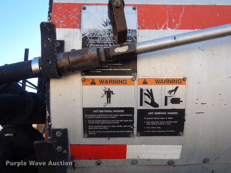 image for item KU9731 1997 Ford LNT8000  oil distributor truck