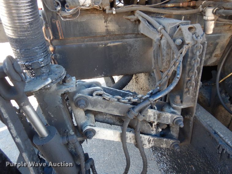 image for item KU9731 1997 Ford LNT8000  oil distributor truck