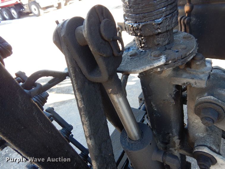 image for item KU9731 1997 Ford LNT8000  oil distributor truck