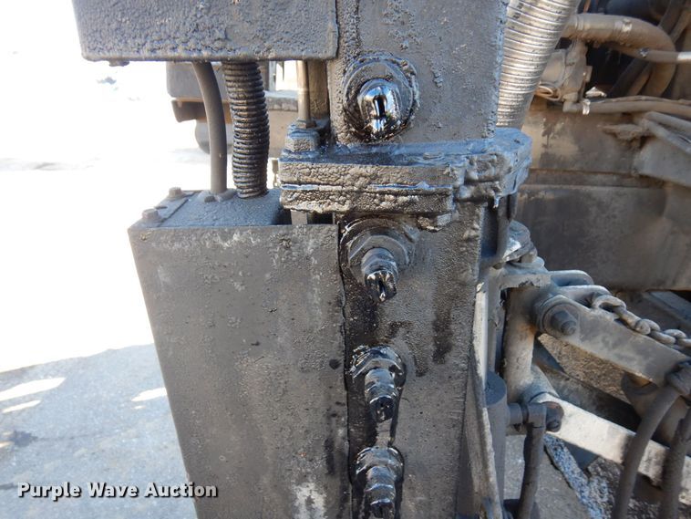 image for item KU9731 1997 Ford LNT8000  oil distributor truck